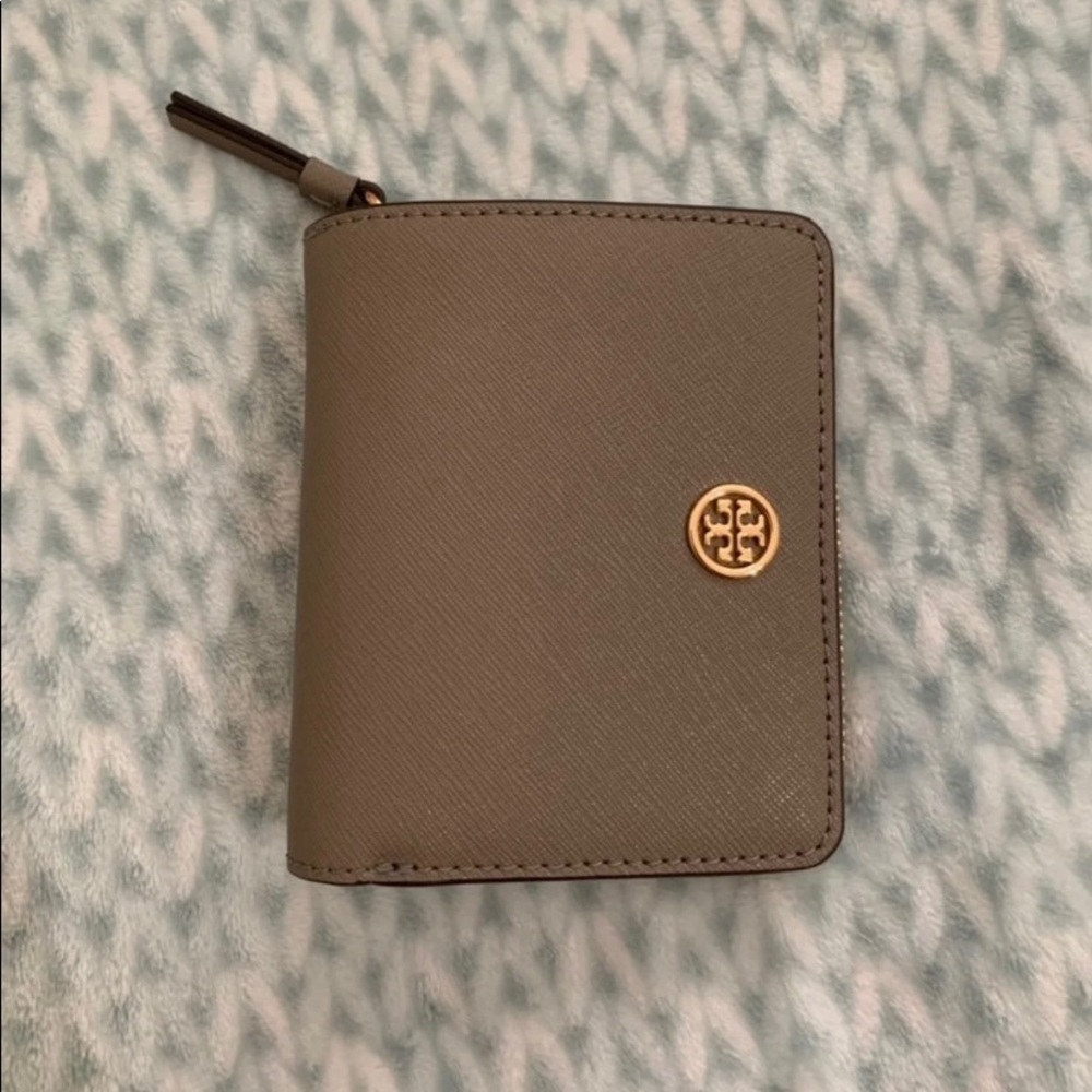 Tory Burch Robinson Wallet Card Case Bill Coin Zip Bifold